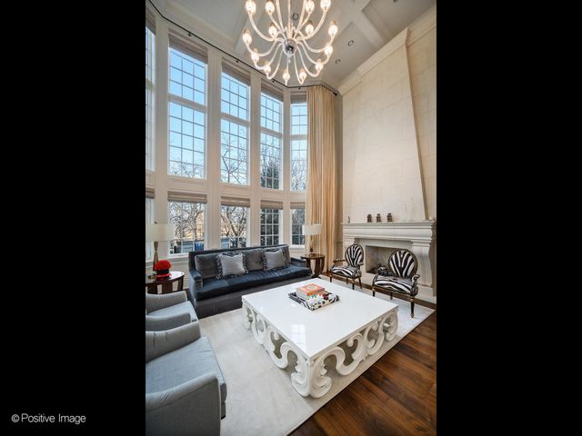 3026 N Lake Shore Drive, Chicago, IL 60657