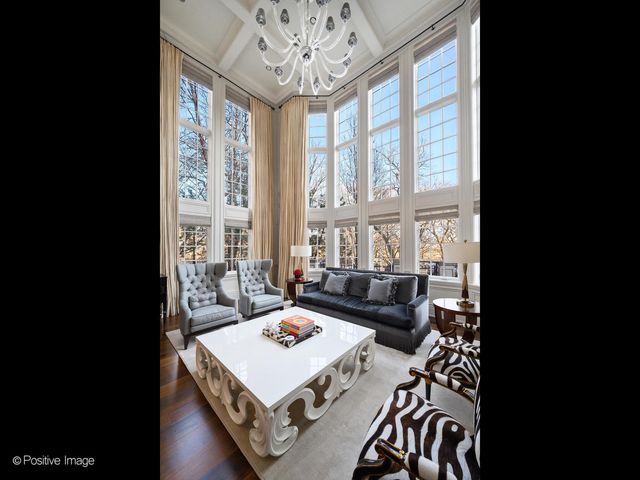3026 N Lake Shore Drive, Chicago, IL 60657