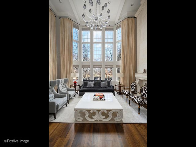 3026 N Lake Shore Drive, Chicago, IL 60657
