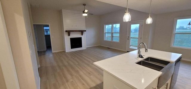 675 W Castor Loop, Nixa, MO 65714