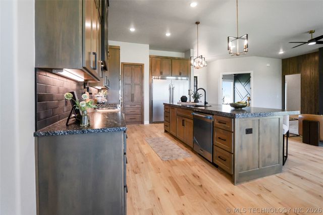 21670 E 112th Place S, Broken Arrow, OK 74014