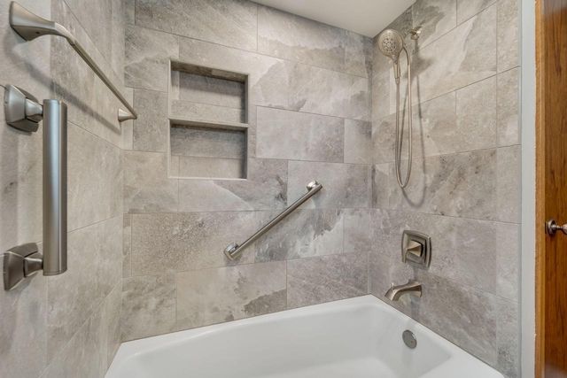 N81W14117 Titan COURT, Menomonee Falls, WI 53051