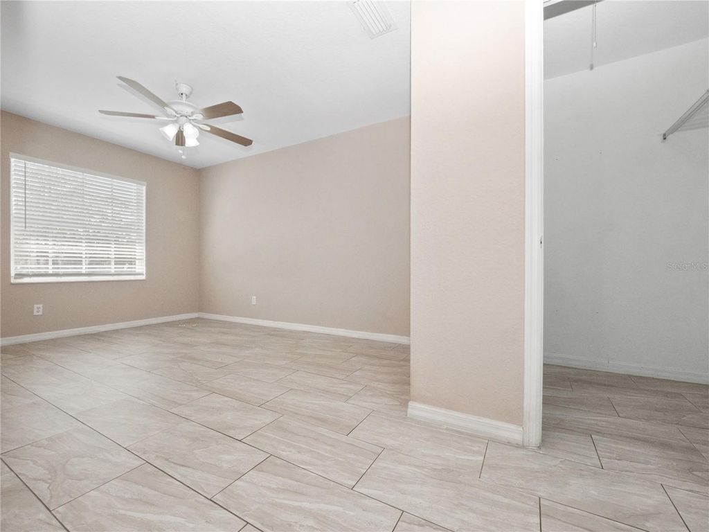 Image 6 of property listing at 4403 HECTOR COURT 3, Orlando, FL 32822
