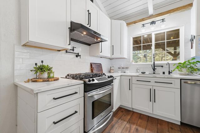 20066 Dawn Ridge Dr, Jackson, CA 95642