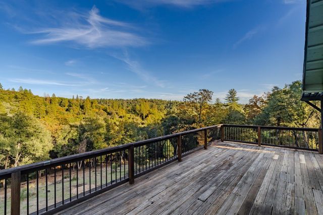 20066 Dawn Ridge Dr, Jackson, CA 95642