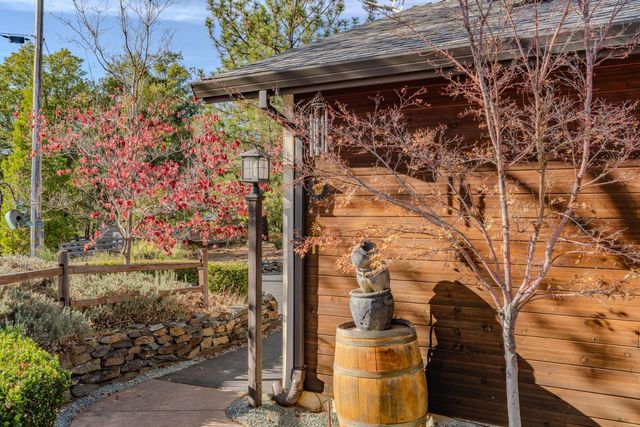 20066 Dawn Ridge Dr, Jackson, CA 95642