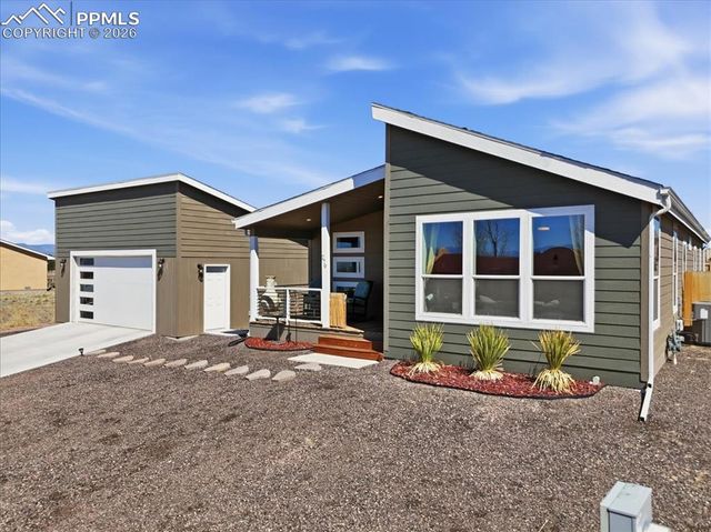 279 W Acorn Drive, Pueblo, CO 81007