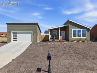 279 W Acorn Drive, Pueblo, CO 81007