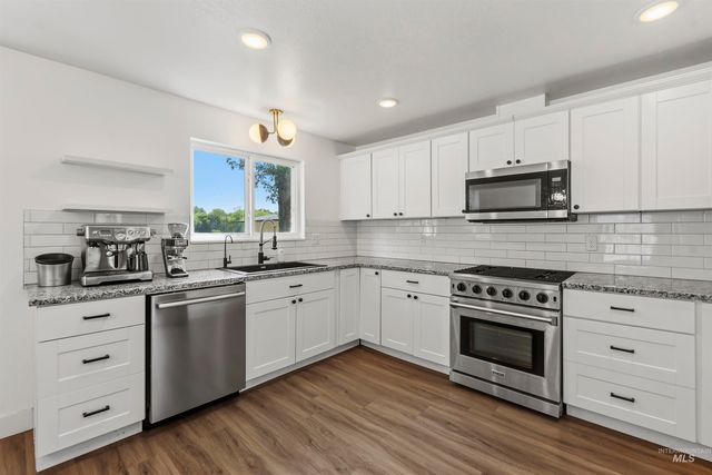 355 E Beacon Light Rd, Eagle, ID 83616