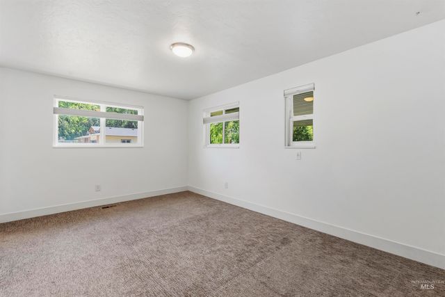 355 E Beacon Light Rd, Eagle, ID 83616