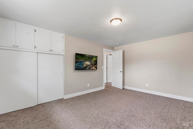 355 E Beacon Light Rd, Eagle, ID 83616