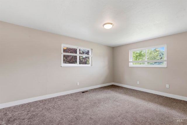 355 E Beacon Light Rd, Eagle, ID 83616