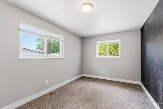 355 E Beacon Light Rd, Eagle, ID 83616