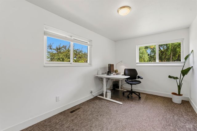 355 E Beacon Light Rd, Eagle, ID 83616
