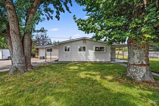 355 E Beacon Light Rd, Eagle, ID 83616