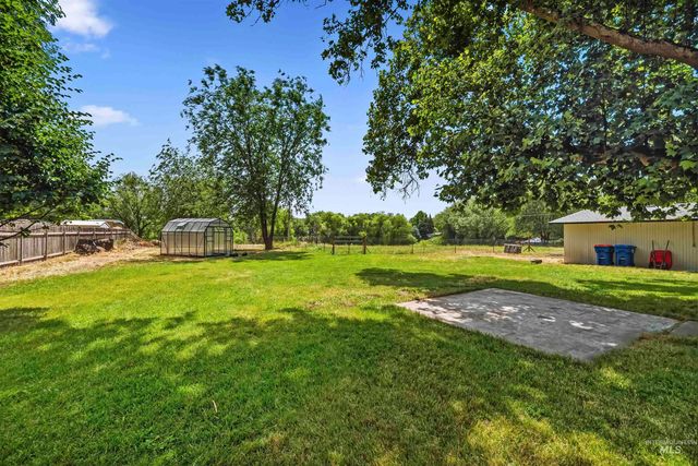 355 E Beacon Light Rd, Eagle, ID 83616
