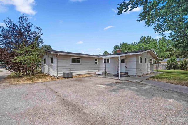 355 E Beacon Light Rd, Eagle, ID 83616