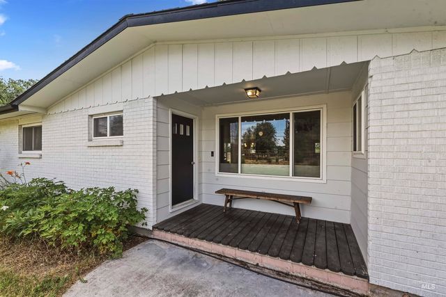 355 E Beacon Light Rd, Eagle, ID 83616