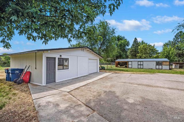 355 E Beacon Light Rd, Eagle, ID 83616