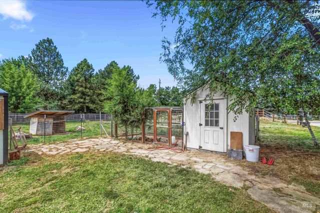 355 E Beacon Light Rd, Eagle, ID 83616
