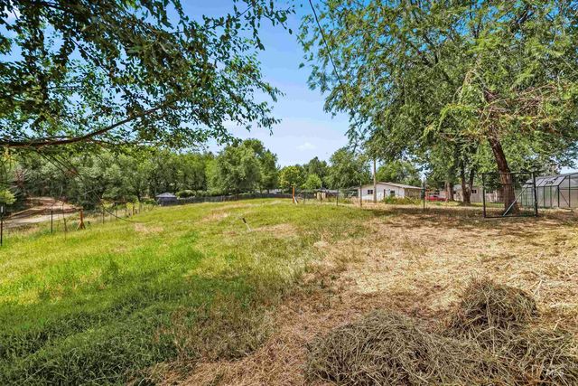 355 E Beacon Light Rd, Eagle, ID 83616