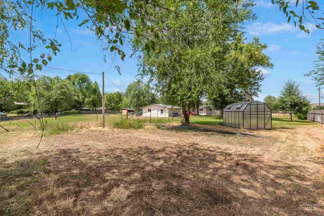 355 E Beacon Light Rd, Eagle, ID 83616