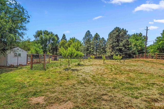 355 E Beacon Light Rd, Eagle, ID 83616