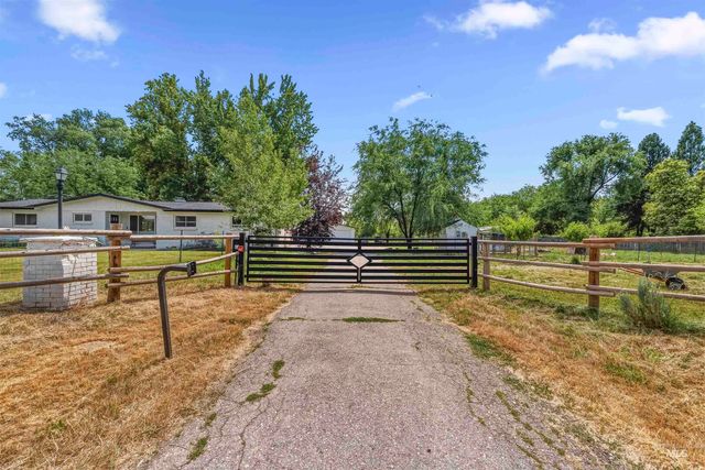 355 E Beacon Light Rd, Eagle, ID 83616