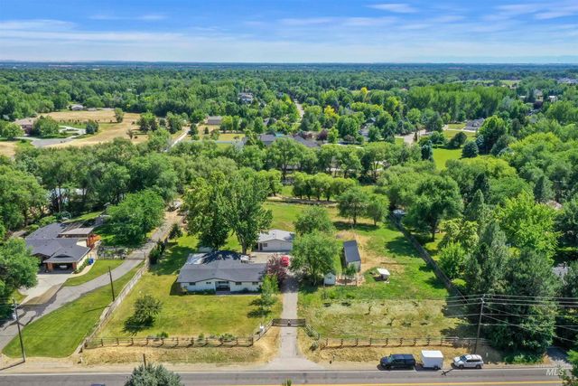 355 E Beacon Light Rd, Eagle, ID 83616