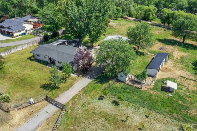355 E Beacon Light Rd, Eagle, ID 83616