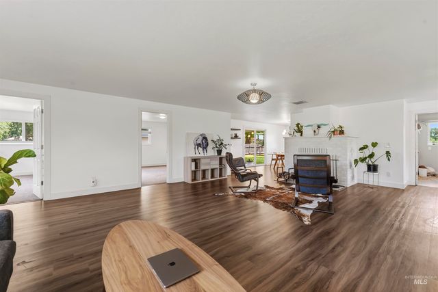 355 E Beacon Light Rd, Eagle, ID 83616