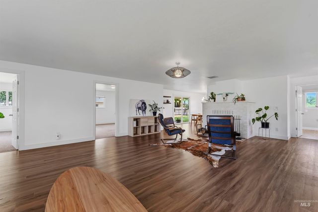 355 E Beacon Light Rd, Eagle, ID 83616