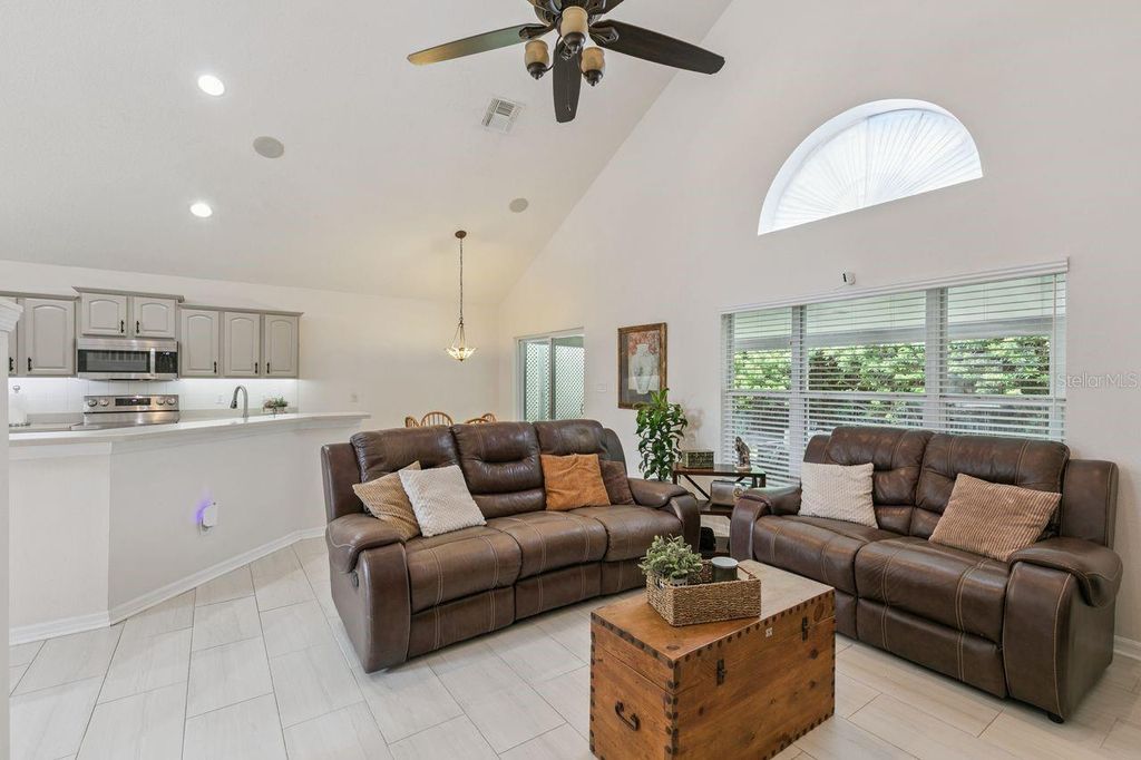 Image 17 of property listing at 9966 HIDDEN DUNES LANE, Orlando, FL 32832