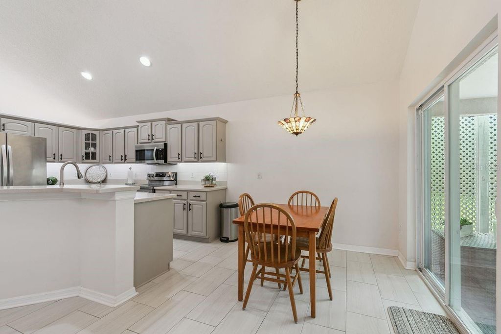 Image 18 of property listing at 9966 HIDDEN DUNES LANE, Orlando, FL 32832