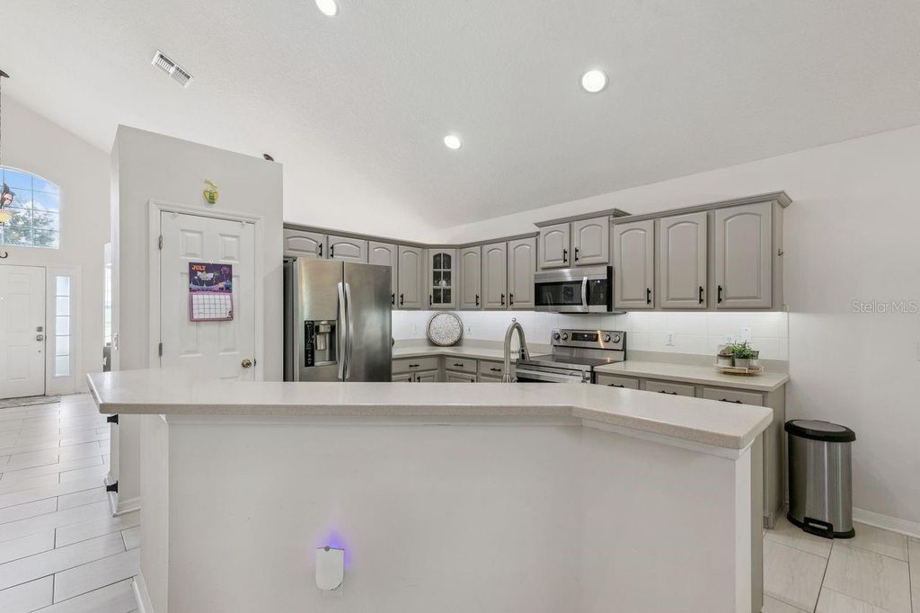 Image 20 of property listing at 9966 HIDDEN DUNES LANE, Orlando, FL 32832
