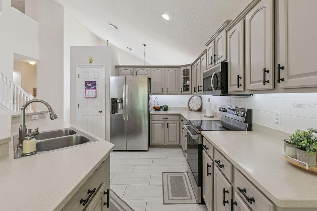 Image 21 of property listing at 9966 HIDDEN DUNES LANE, Orlando, FL 32832