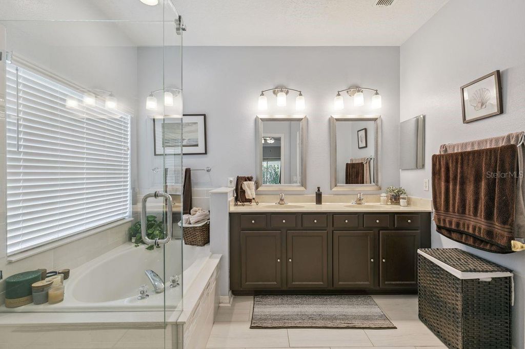 Image 27 of property listing at 9966 HIDDEN DUNES LANE, Orlando, FL 32832