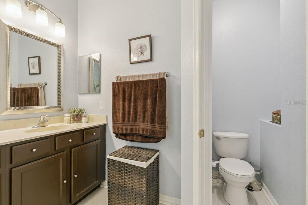 Image 28 of property listing at 9966 HIDDEN DUNES LANE, Orlando, FL 32832