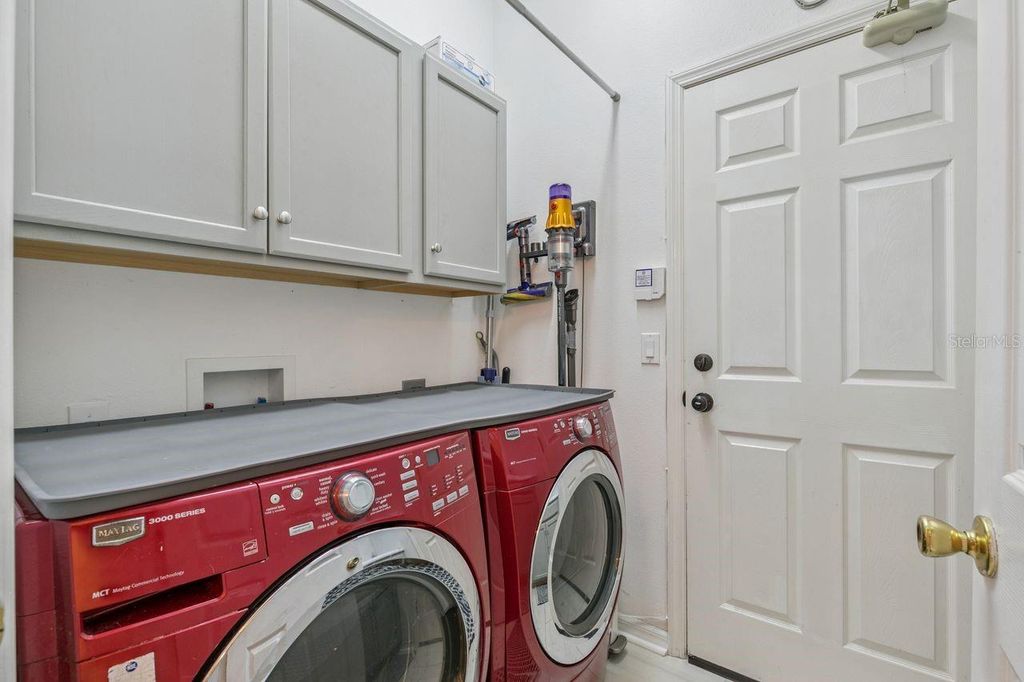 Image 33 of property listing at 9966 HIDDEN DUNES LANE, Orlando, FL 32832
