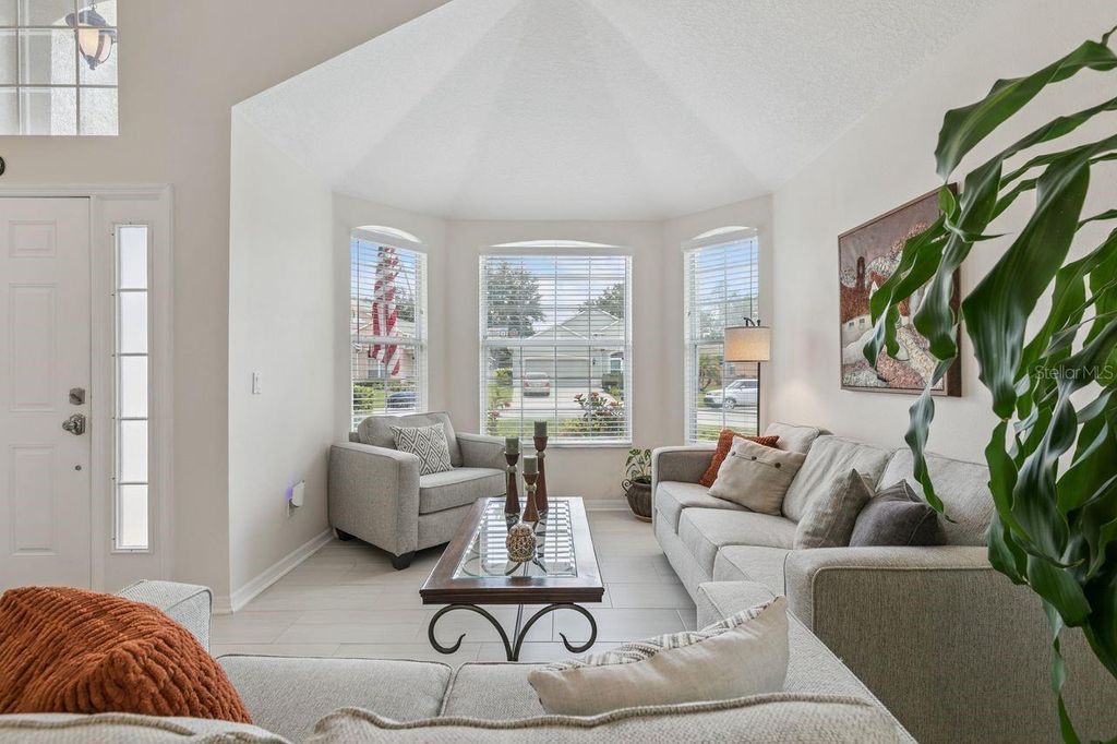Image 8 of property listing at 9966 HIDDEN DUNES LANE, Orlando, FL 32832