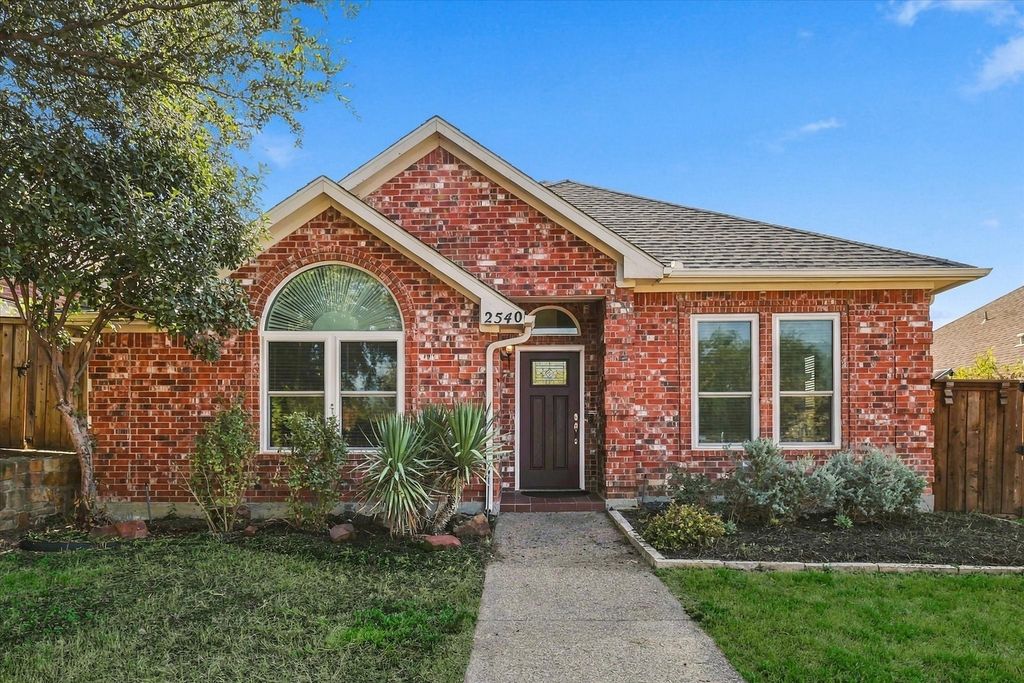 2540 Plumdale Drive, Carrollton, TX 75006 — exterior