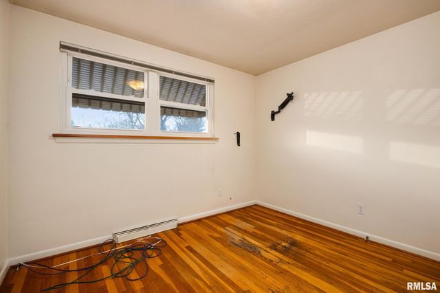 2530 N VICTORIA Avenue, Peoria, IL 61604