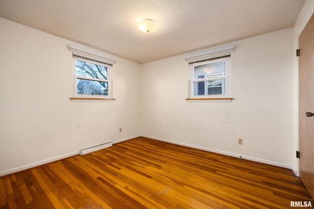 2530 N VICTORIA Avenue, Peoria, IL 61604