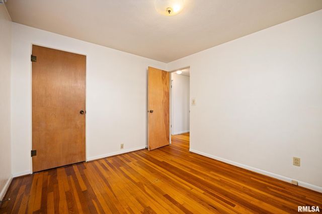 2530 N VICTORIA Avenue, Peoria, IL 61604