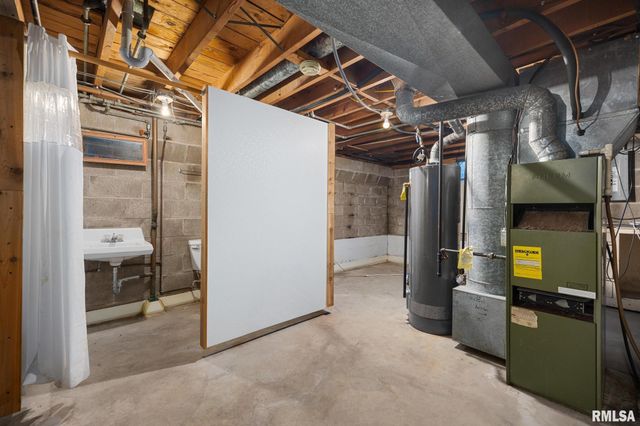 2530 N VICTORIA Avenue, Peoria, IL 61604