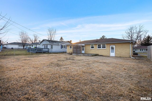 2530 N VICTORIA Avenue, Peoria, IL 61604