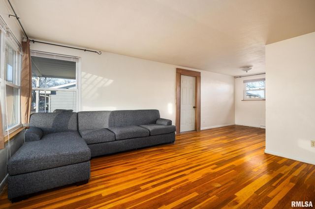 2530 N VICTORIA Avenue, Peoria, IL 61604