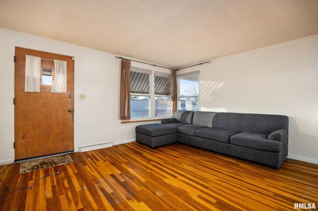 2530 N VICTORIA Avenue, Peoria, IL 61604