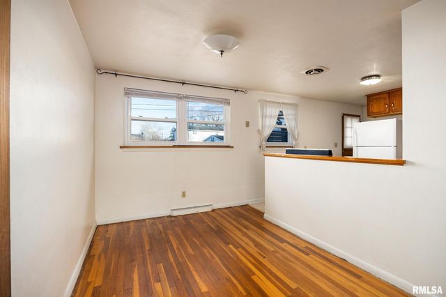 2530 N VICTORIA Avenue, Peoria, IL 61604