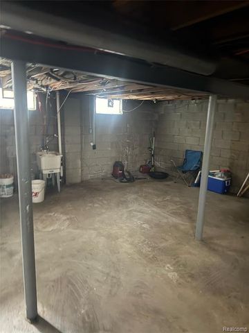 18506 Moenart Street, Detroit, MI 48234